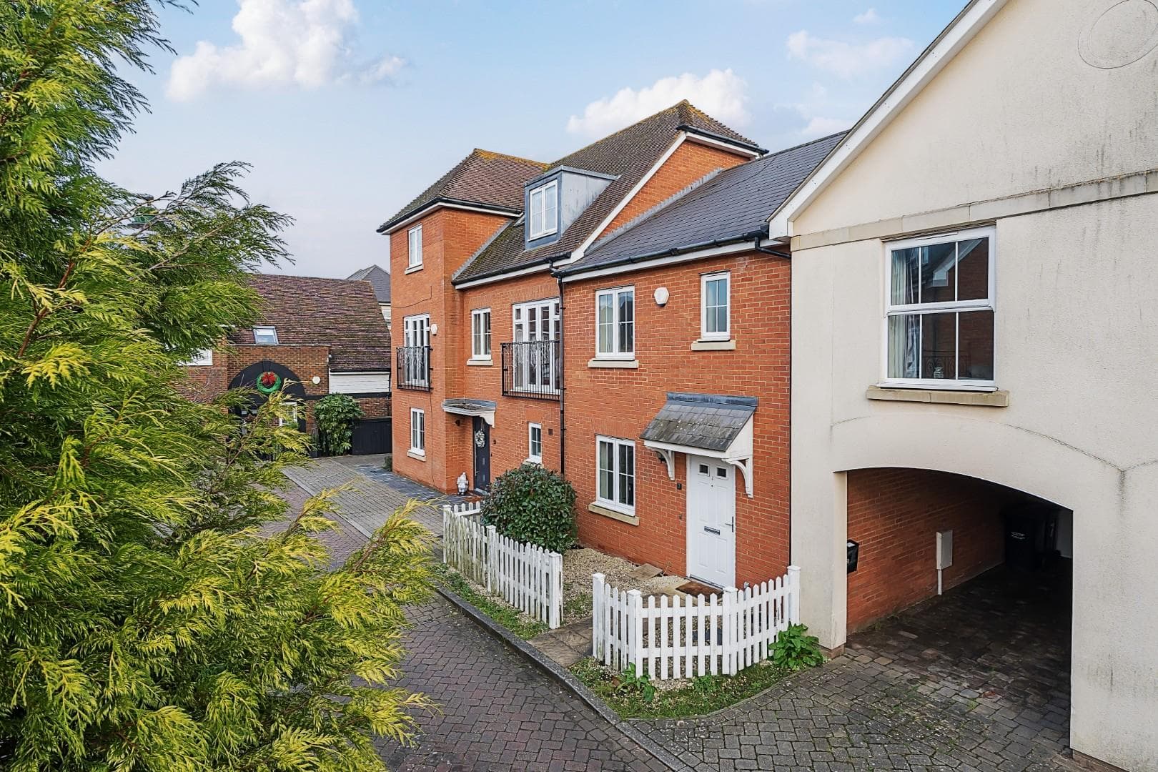 Richmond Avenue, Kings Hill, West Malling, Kent, ME19 4FE