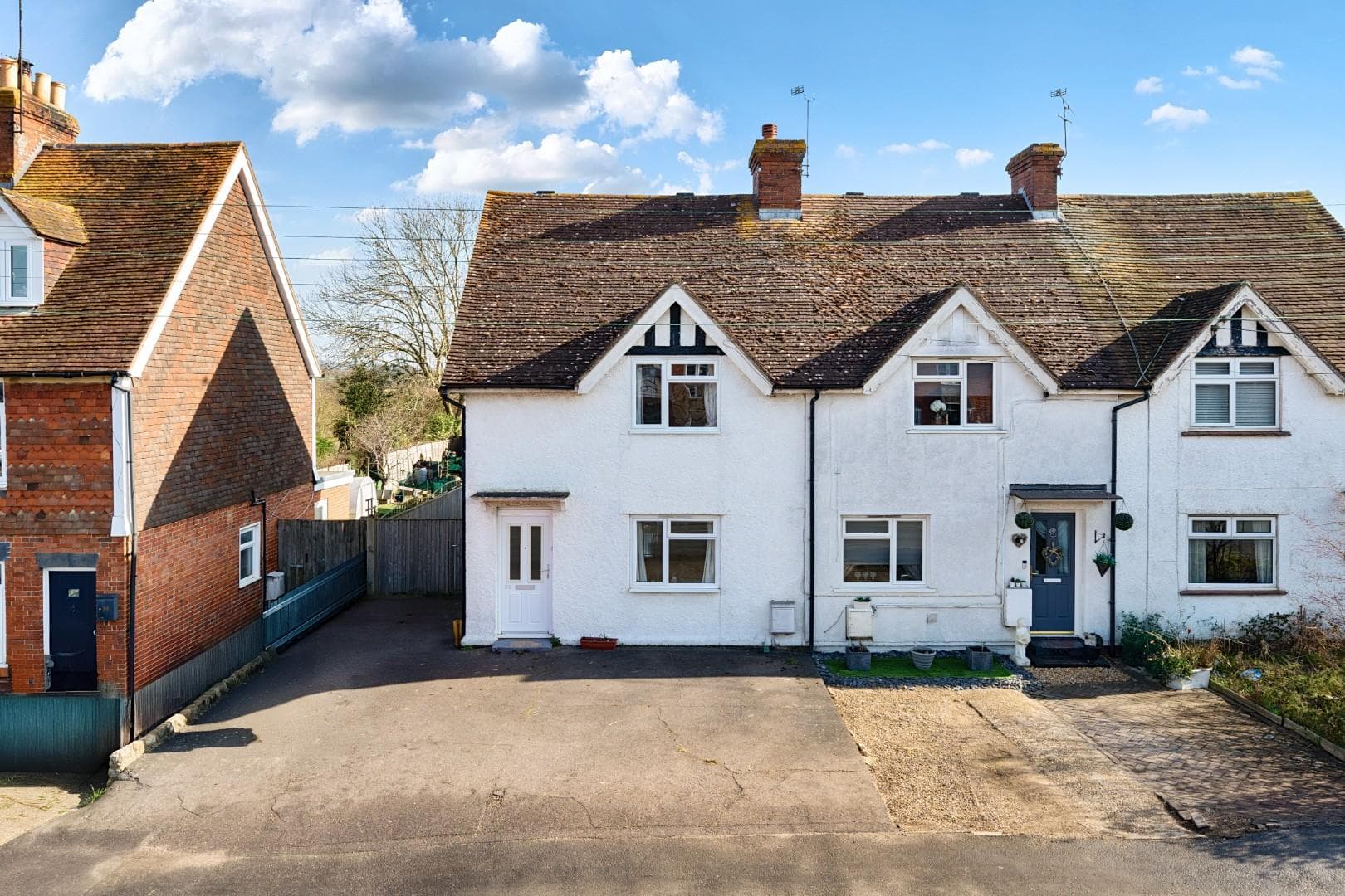 Mill Bank, Headcorn, Ashford, Kent, TN27 9RH