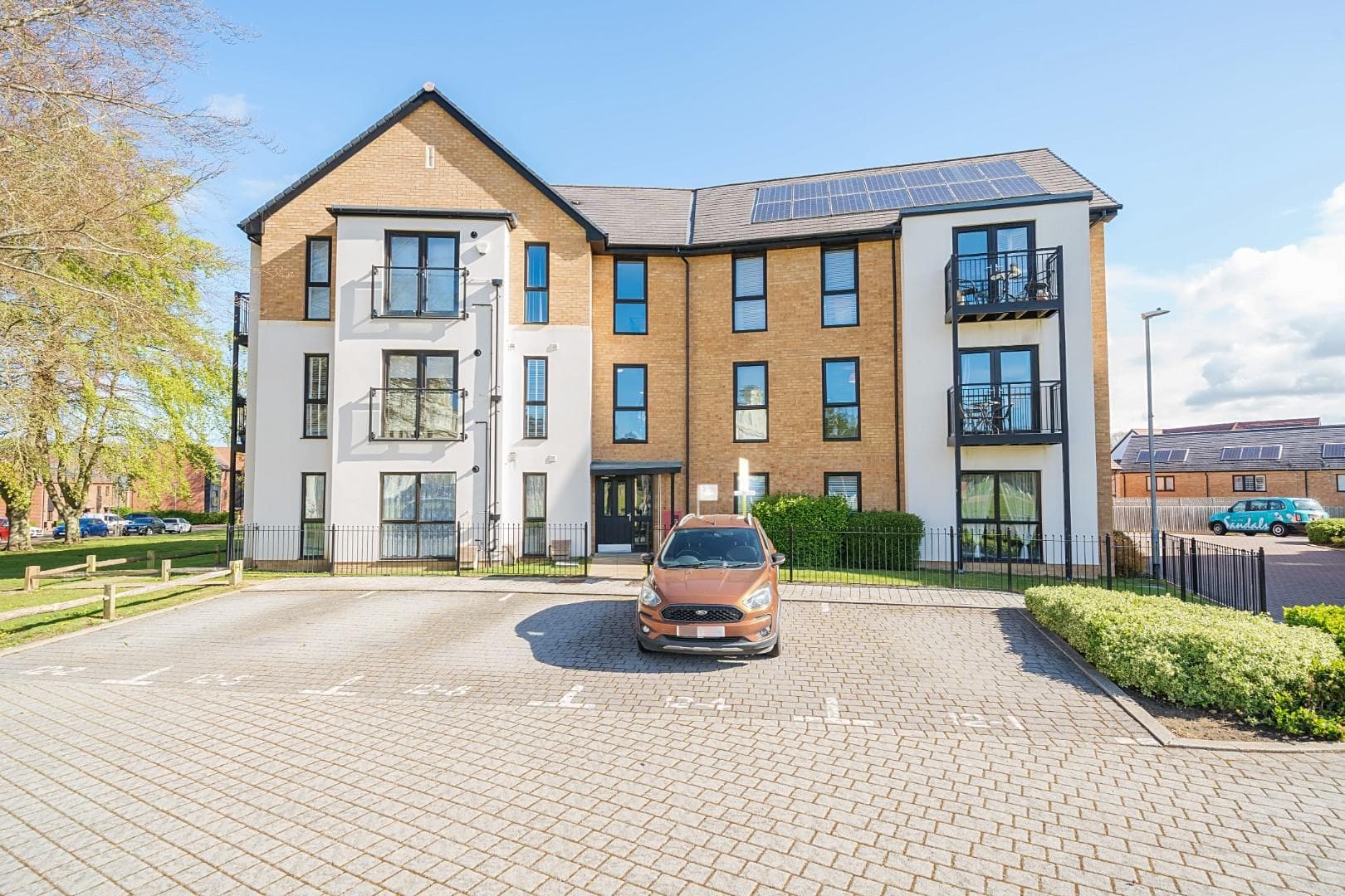 Wills Crescent, Leybourne, West Malling, Kent, ME19 5GJ