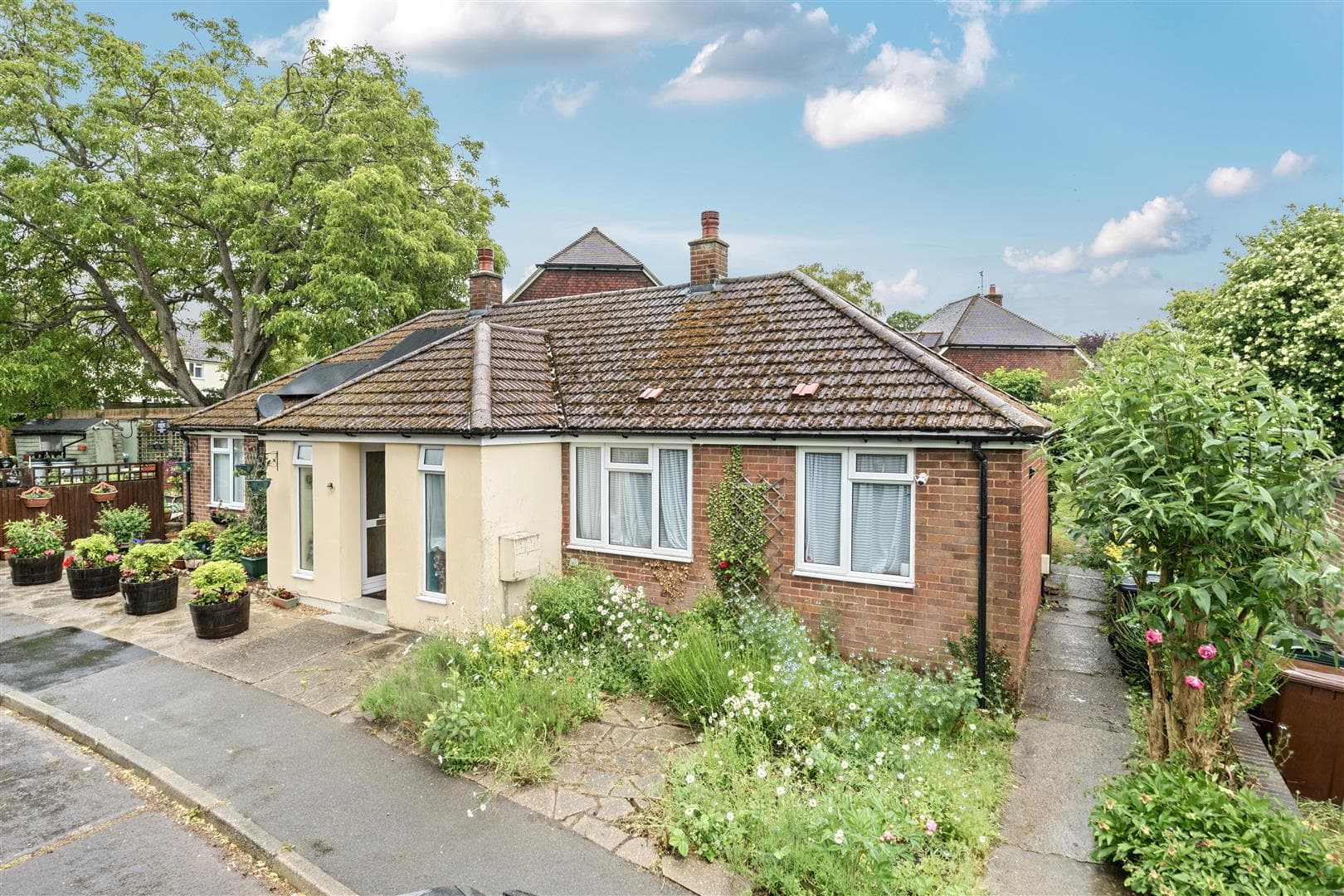 Downs Close, Charing, Ashford, Kent, TN27 0LB