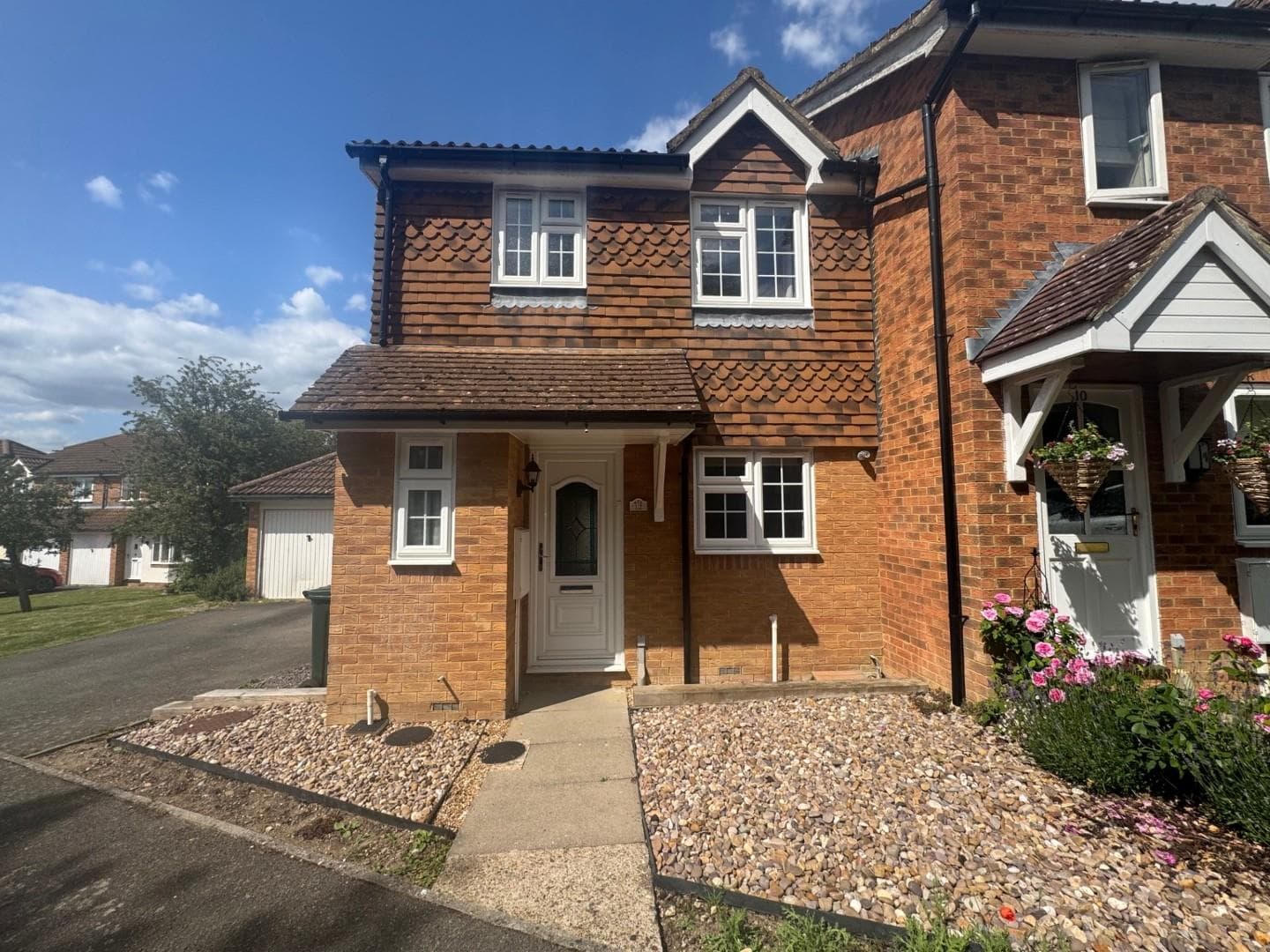 Mansion House Close, Biddenden, Ashford, Kent, TN27 8DE