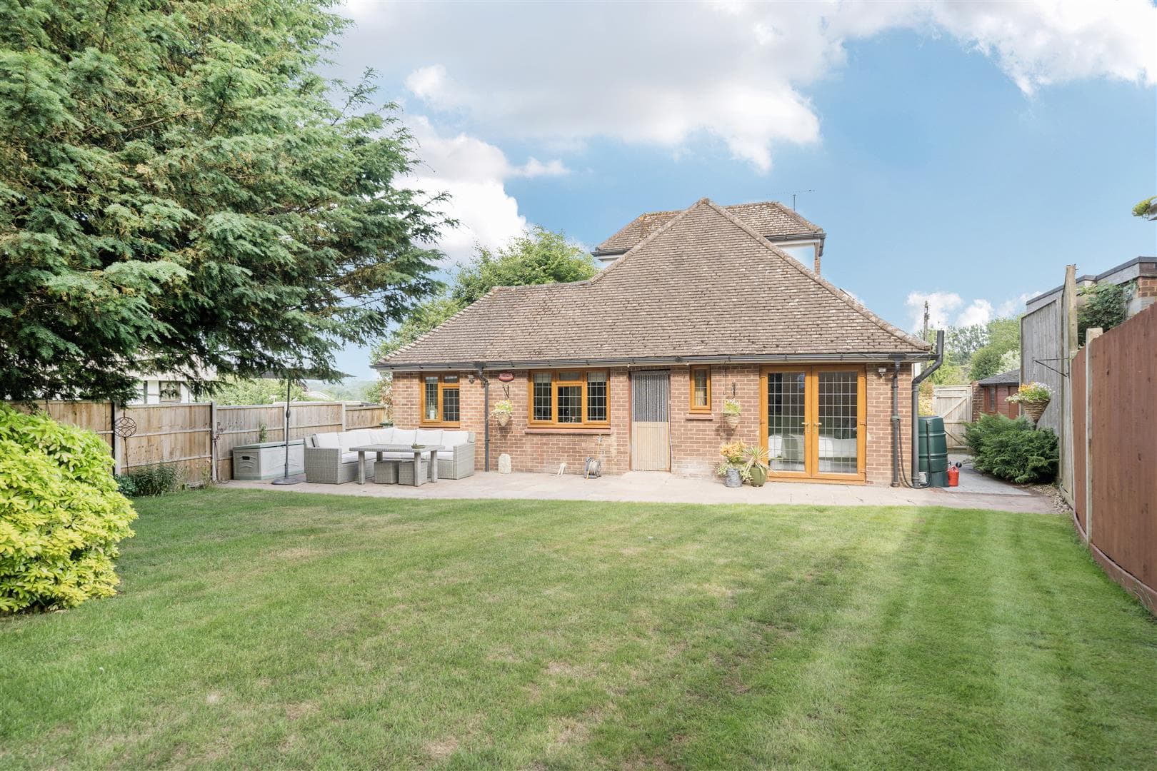 Lower Road, East Farleigh, Maidstone, Kent, ME15 0JW