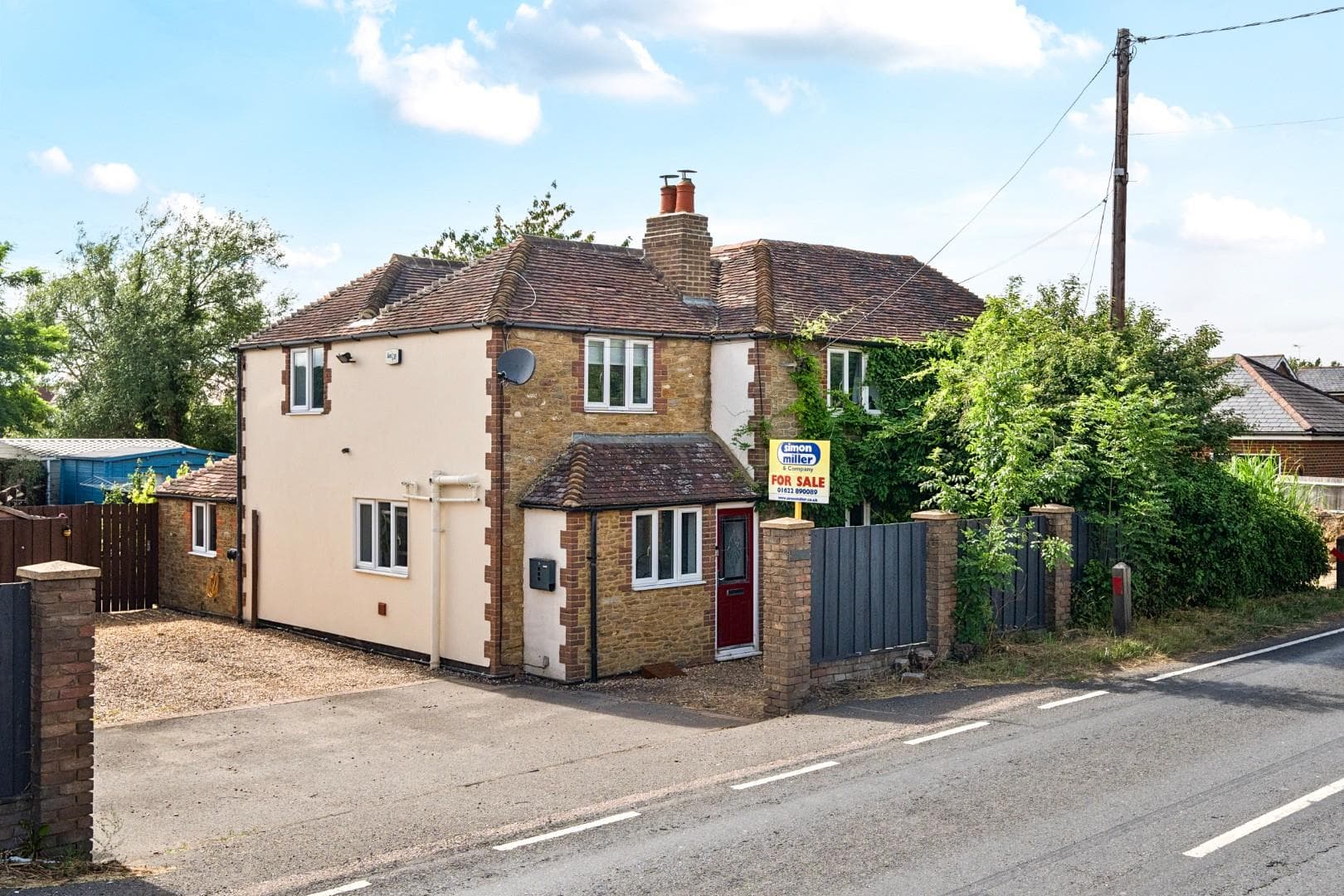 Maidstone Road, Headcorn, Ashford, TN27 9RR