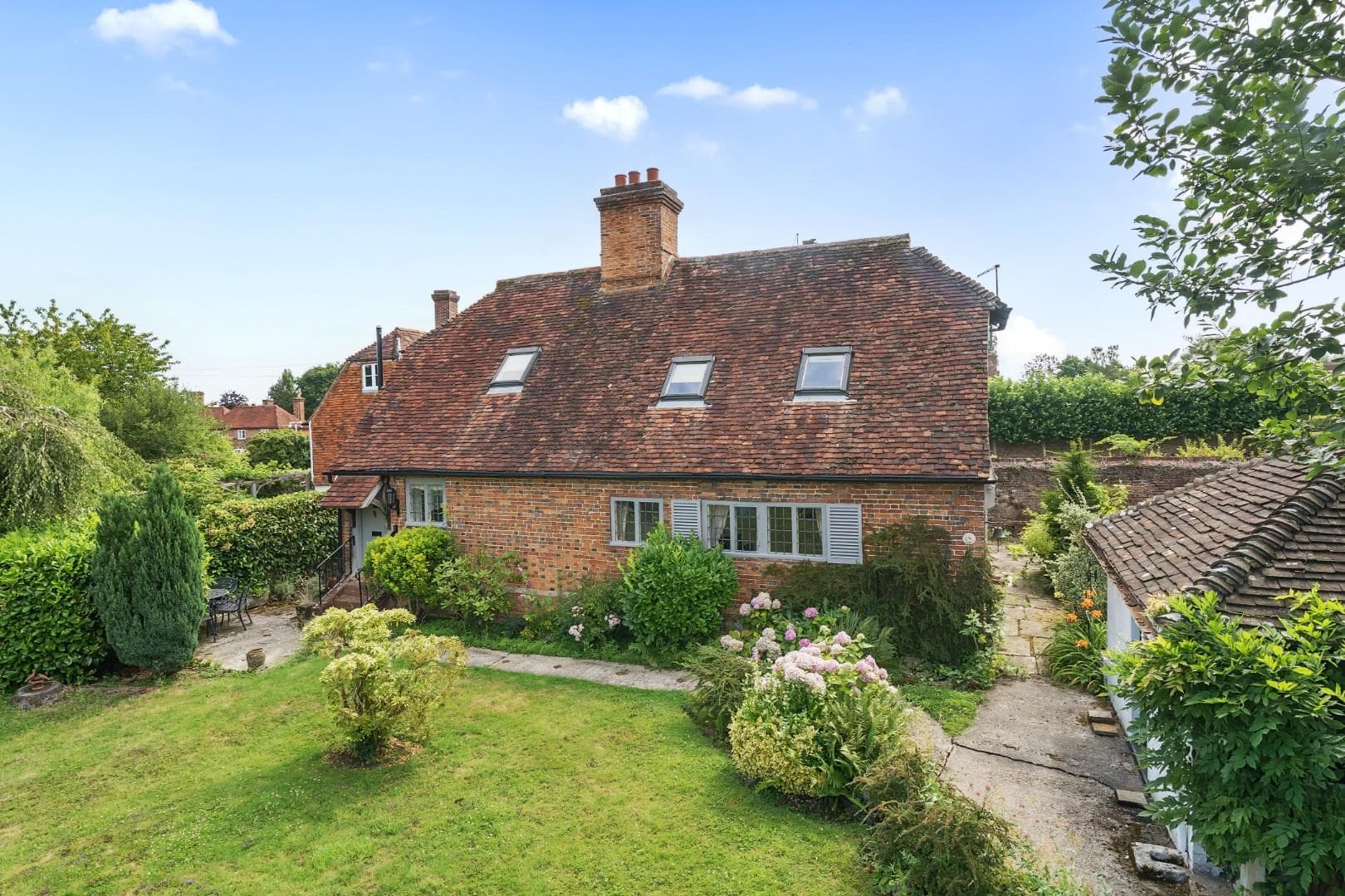 Henden Hall, Tenterden Road, Biddenden, Kent, TN27 8BB