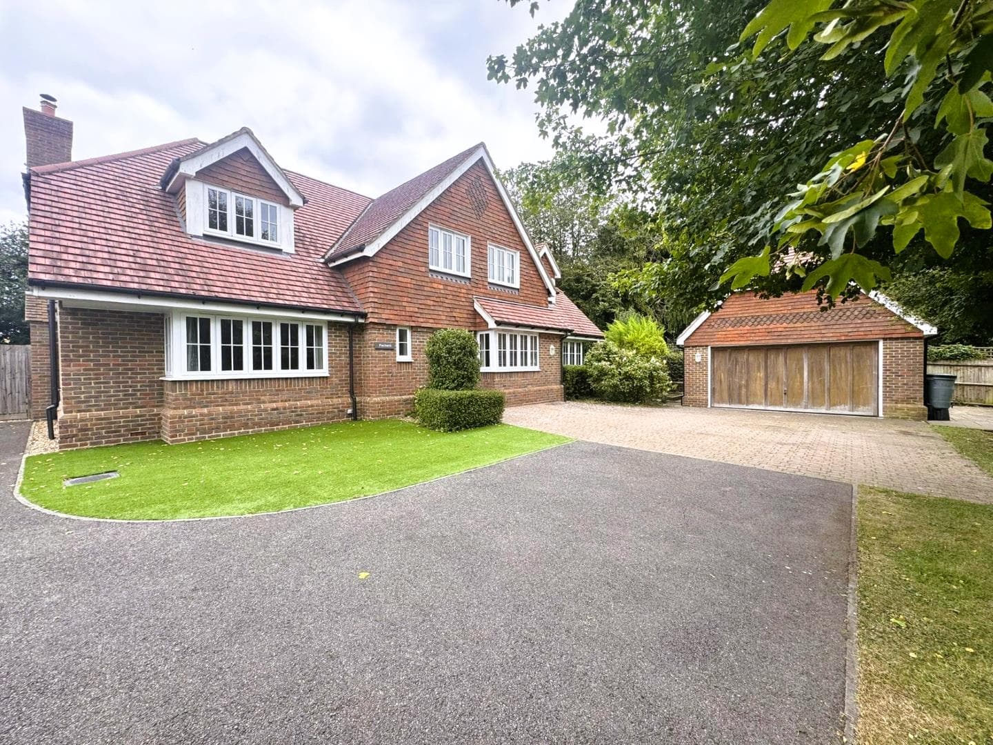 Chart Road, Sutton Valence, Maidstone, Kent, ME17 3AW
