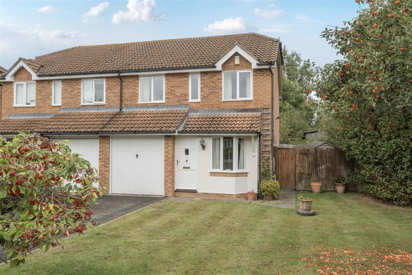 Mansion House Close, Biddenden, Ashford, Kent, TN27 8DE