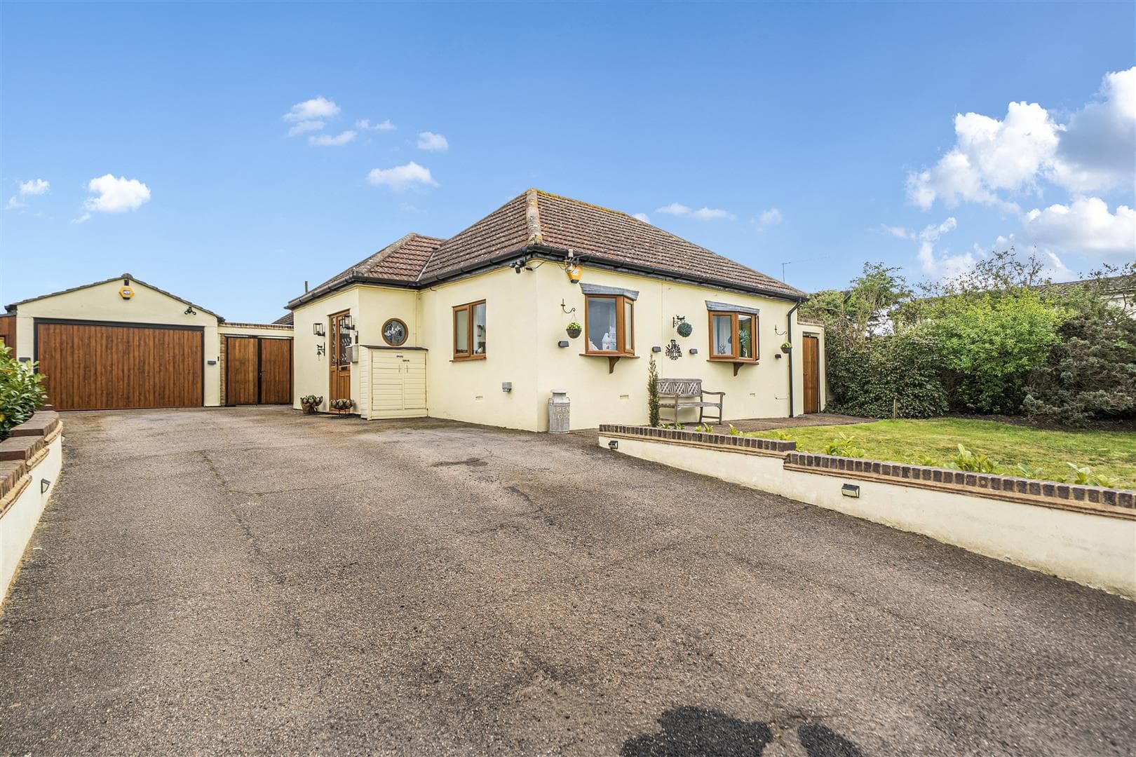 Forstal Lane, Harrietsham, Maidstone, ME17 1LB