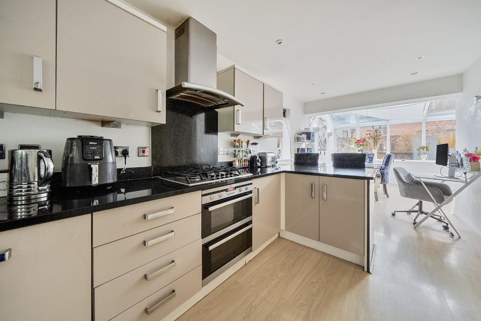 Hawley Drive, Leybourne Chase, West Malling, Kent, ME19 5FE