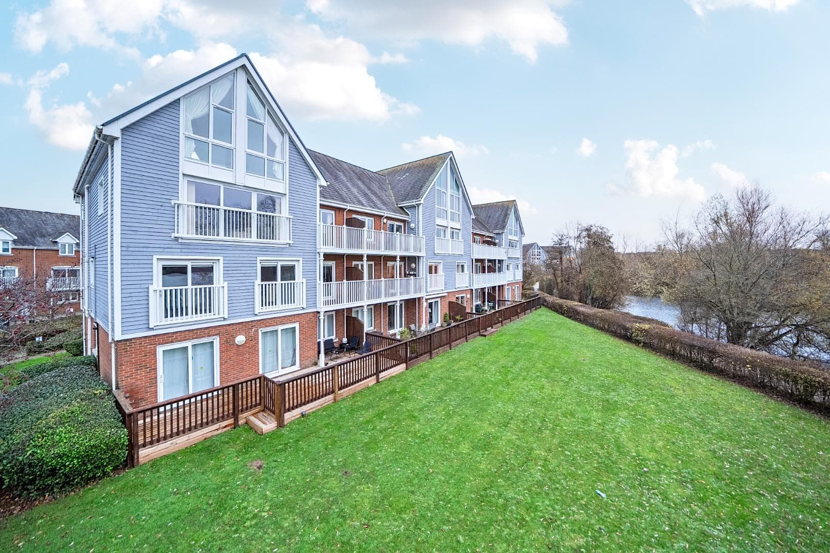 The Lakes, Larkfield, Aylesford, Kent, ME20 6SL