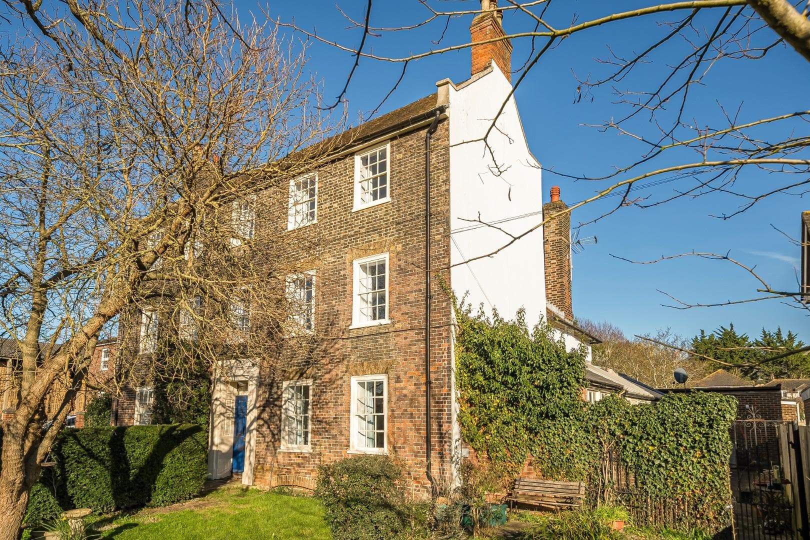 High Street, Wouldham, Rochester, Kent, ME1 3TY