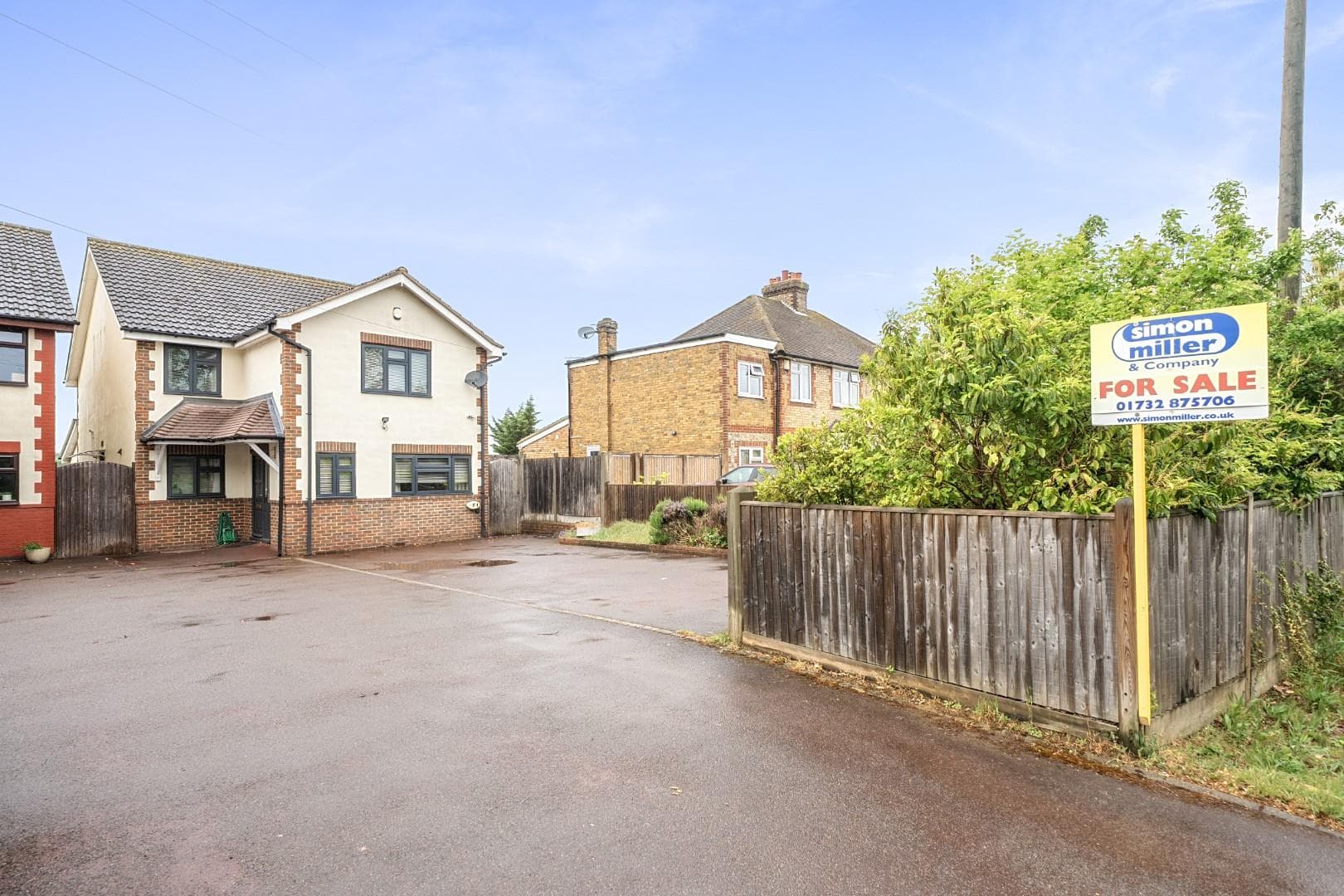 Lunsford Lane, Larkfield, Aylesford, Kent, ME20 6HN